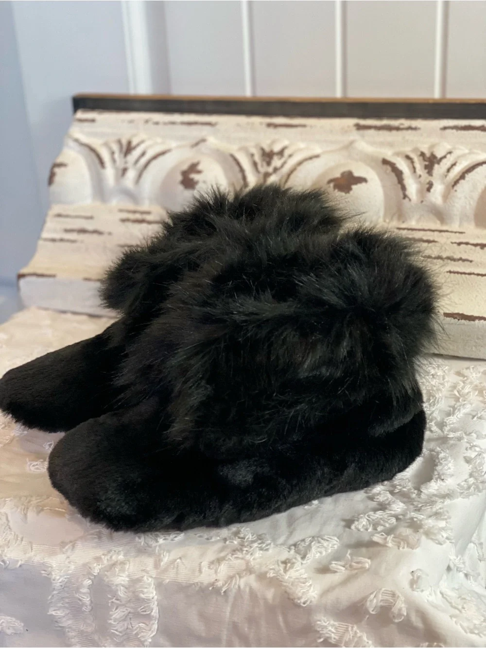 Source Unknown Black Faux Fur Kids Slippers